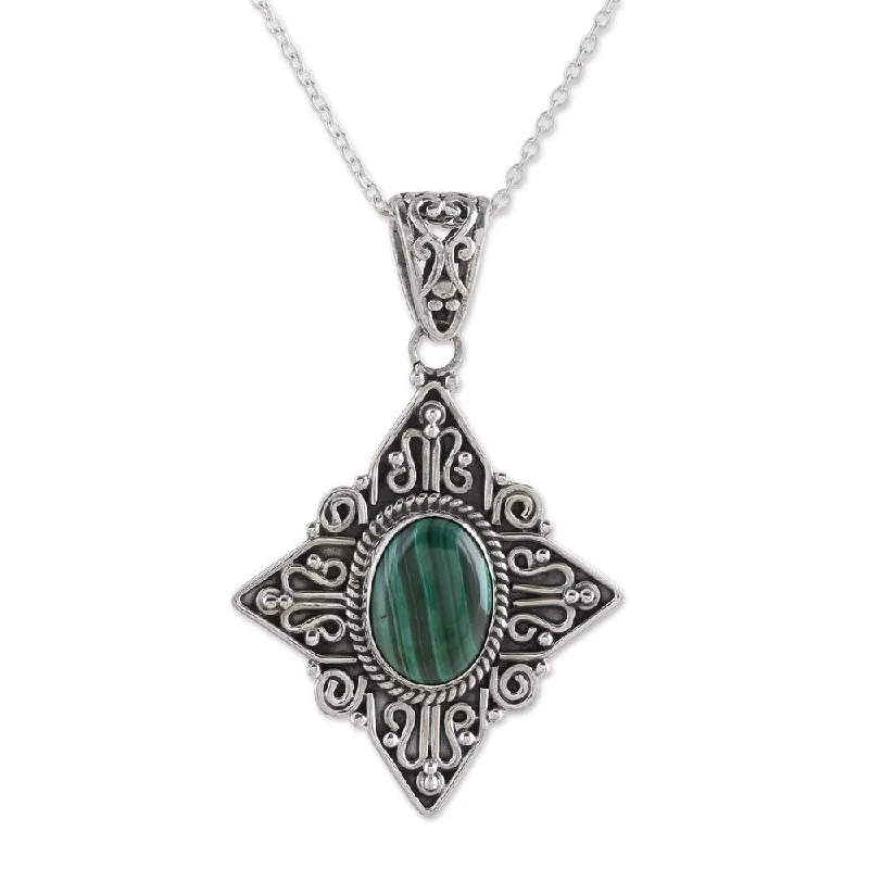 simple gemstone chain necklace-Malachite Pendant Necklace, 'Green Starlight' (India) - 7'6" x 9'6" - 7'6" x 9'6"